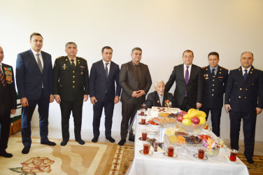 Astara Rayon İcra Hakimiyyətinin başçısı Qəzənfər Ağayev İkinci Dünya Müharibəsinin veteranı İzzət Nehmətovla görüşmüşdür.